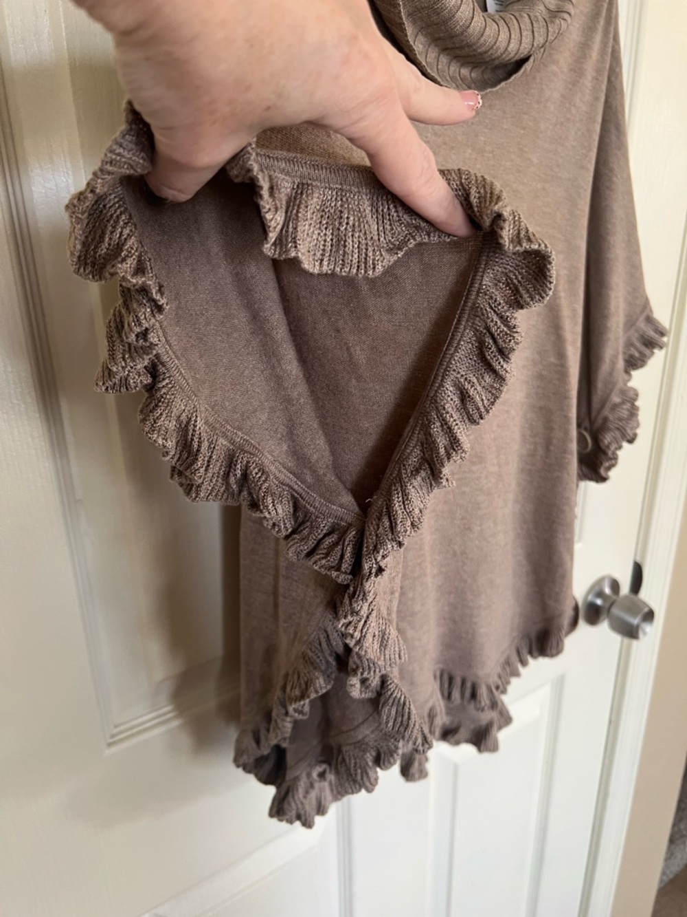 Joseph A Taupe Ruffle Poncho Sweater M Cowl Neck Knit Cape Style Top - Picture 4 of 11